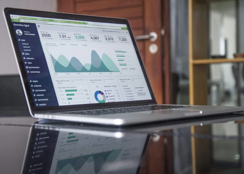 財務データや資金繰りを分析する業務イメージ
